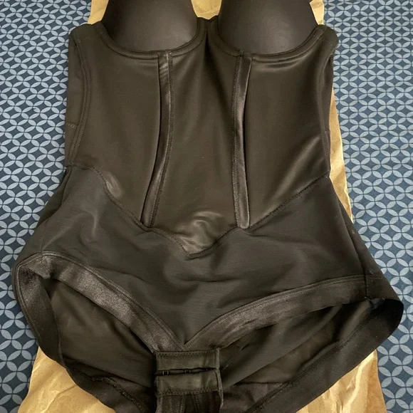 Maidenform Elegant Black Shapewear Bodysuit - Picture 2 of 6